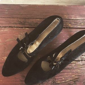 VINTAGE FERRAGAMO PUMPS